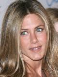 Jennifer Aniston mira de Soslayo